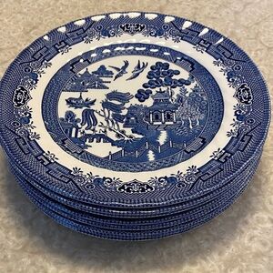 Set of 8 Royal Wessex dinner plates